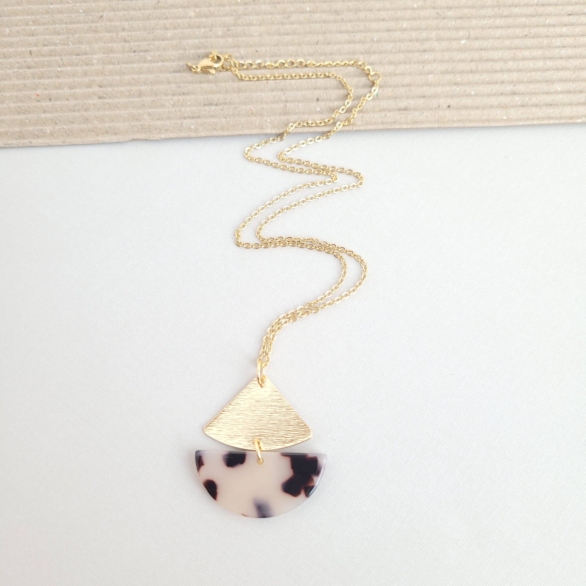 Necklace, Ava - Blonde Tortoise/Gold Dainty Pendant
